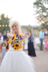 wedding bouquet toss (7)